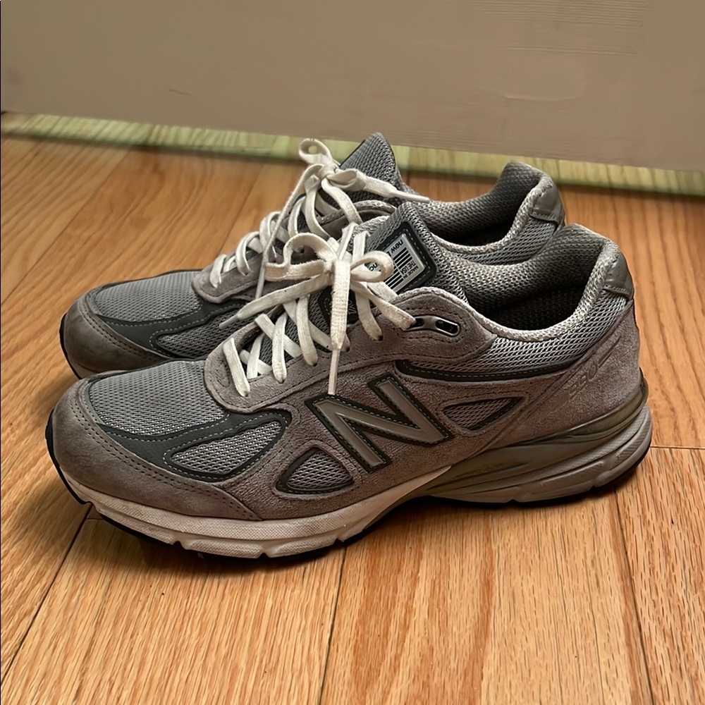 New Balance 990v4